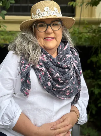 Kathy, designer behind Driftwood Cottage Designs